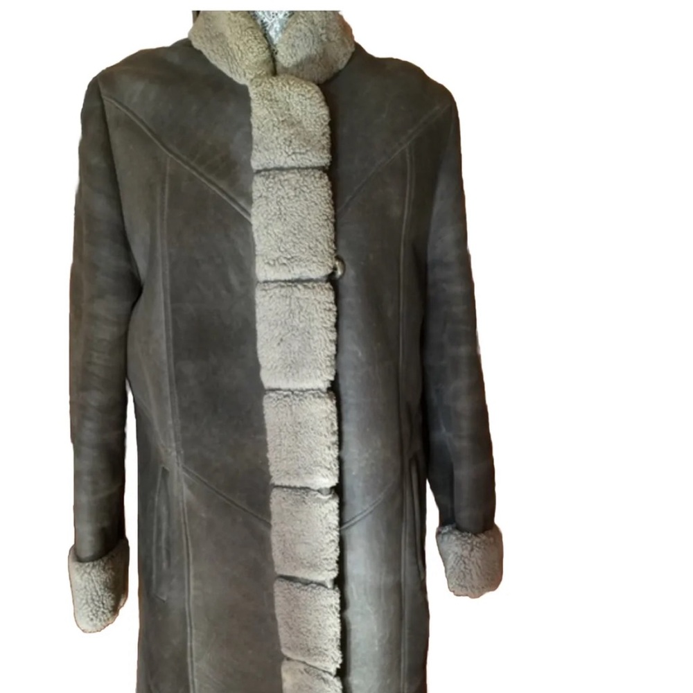 Beautiful shearling coat, stands collar.